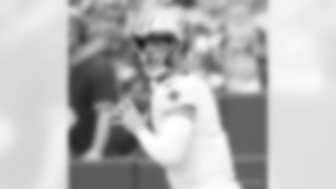 Check out the game action from the New Orleans Saints game against the Green Bay Packers in Week 3 of the 2023 NFL season including quarterback Derek Carr (4).