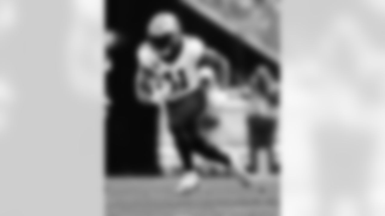 New Orleans Saints players in action during their 2022 Week 10 game against the Pittsburgh Steelers.