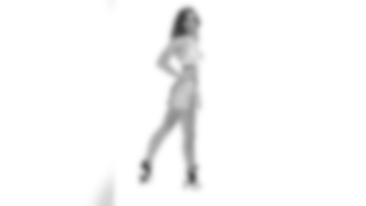 Gallery_Faces_Saintsations_emily010419_03