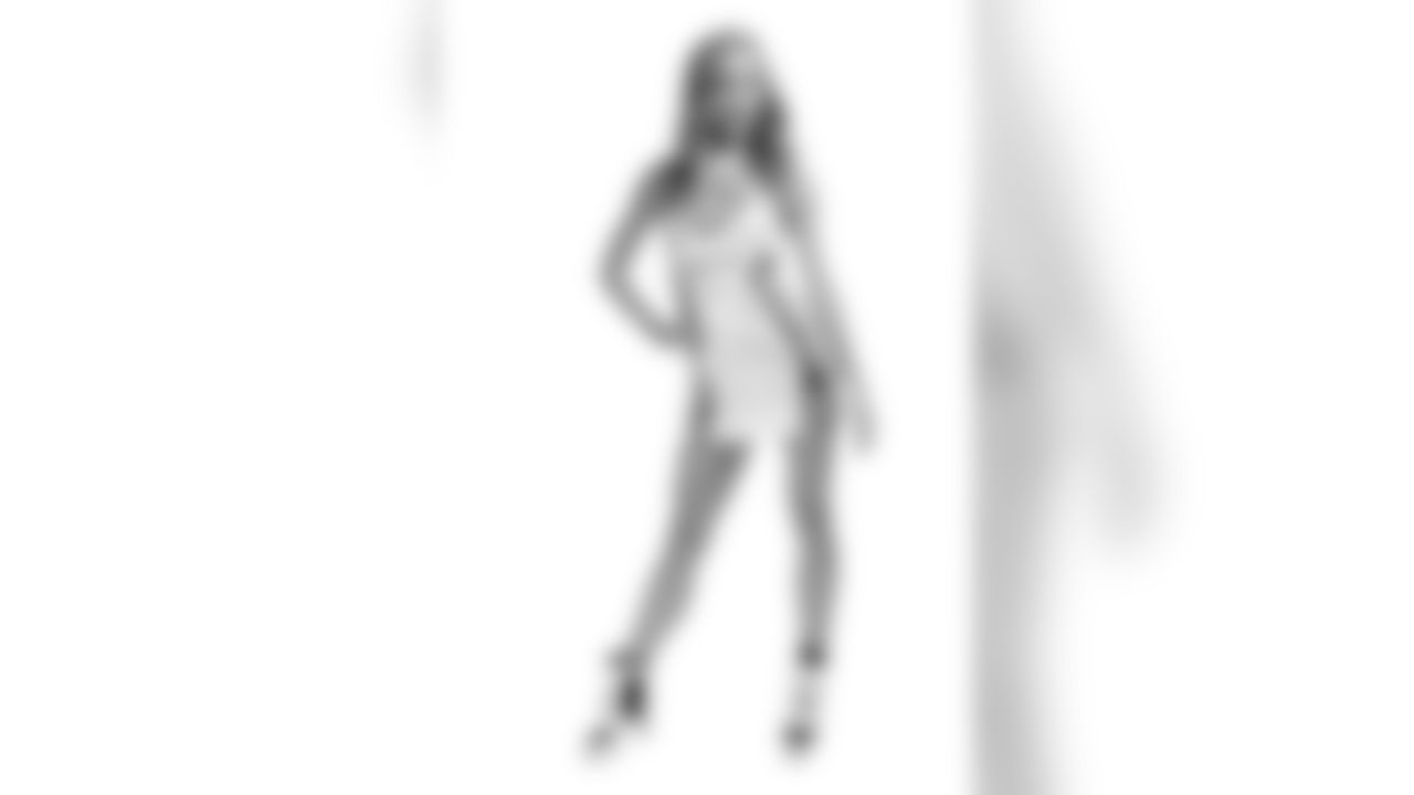 Gallery_Faces_Saintsations_Paulina_011819_04