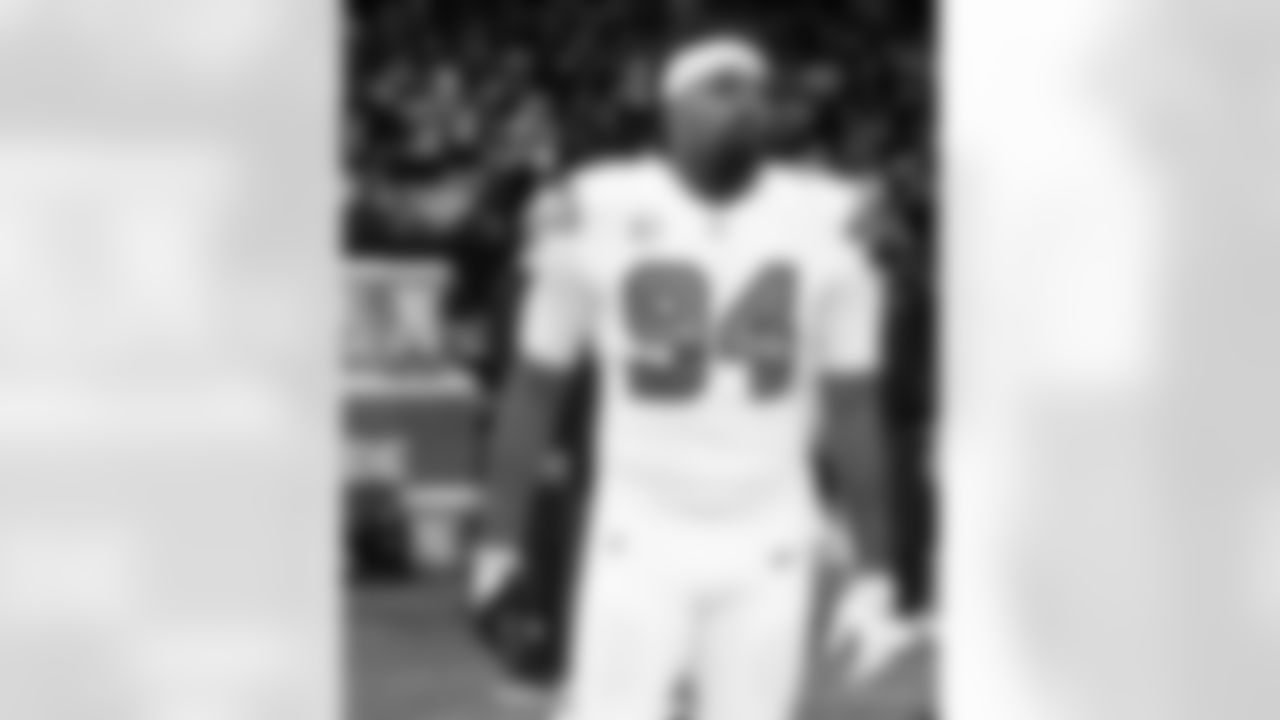 New Orleans Saints players and coaches prepare to take on the Tampa Bay Buccaneers in Week 8 of the 2021 NFL season.