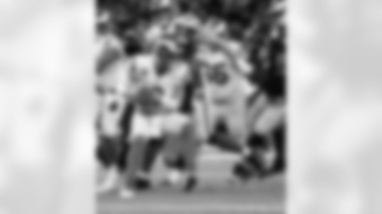 New Orleans Saints players in action during their 2022 Week 11 game against the Los Angeles Rams.