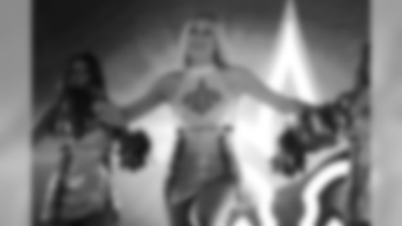 Gallery_Faces_Saintsations_gabbyb010419_07
