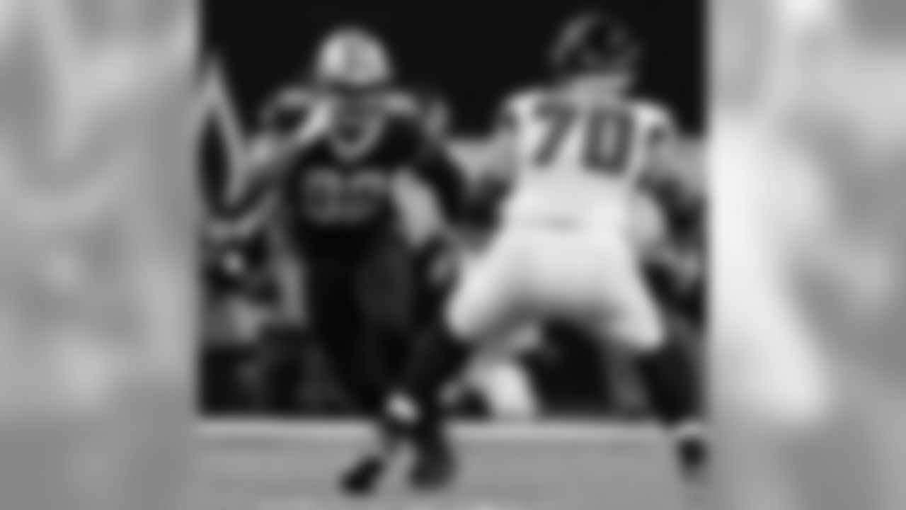 Check out photos of the on-field action between the New Orleans Saints and Atlanta Falcons in Week 10 of the 2019 NFL season.