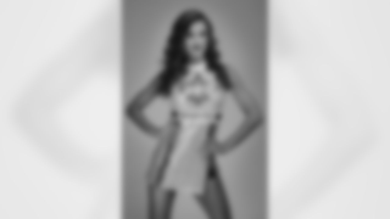 Gallery_Faces_Saintsations_SarahB_011819_08