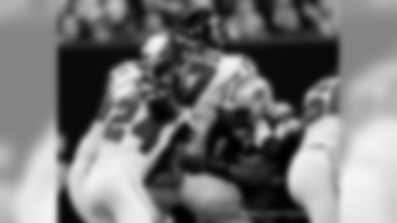 Check out photos of the on-field action between the New Orleans Saints and Atlanta Falcons in Week 10 of the 2019 NFL season.