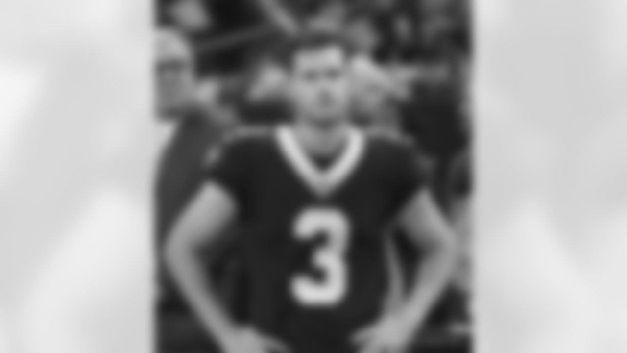New Orleans Saints kicker Wil Lutz (3) warms up ahead of their 2022 Week 2 game against the Tampa Bay Buccaneers.