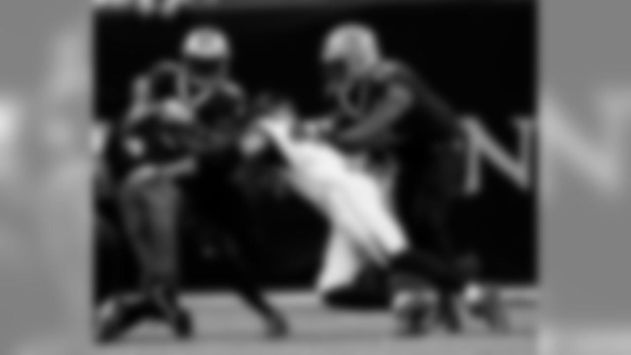 Check out photos of the on-field action between the New Orleans Saints and Atlanta Falcons in Week 10 of the 2019 NFL season.