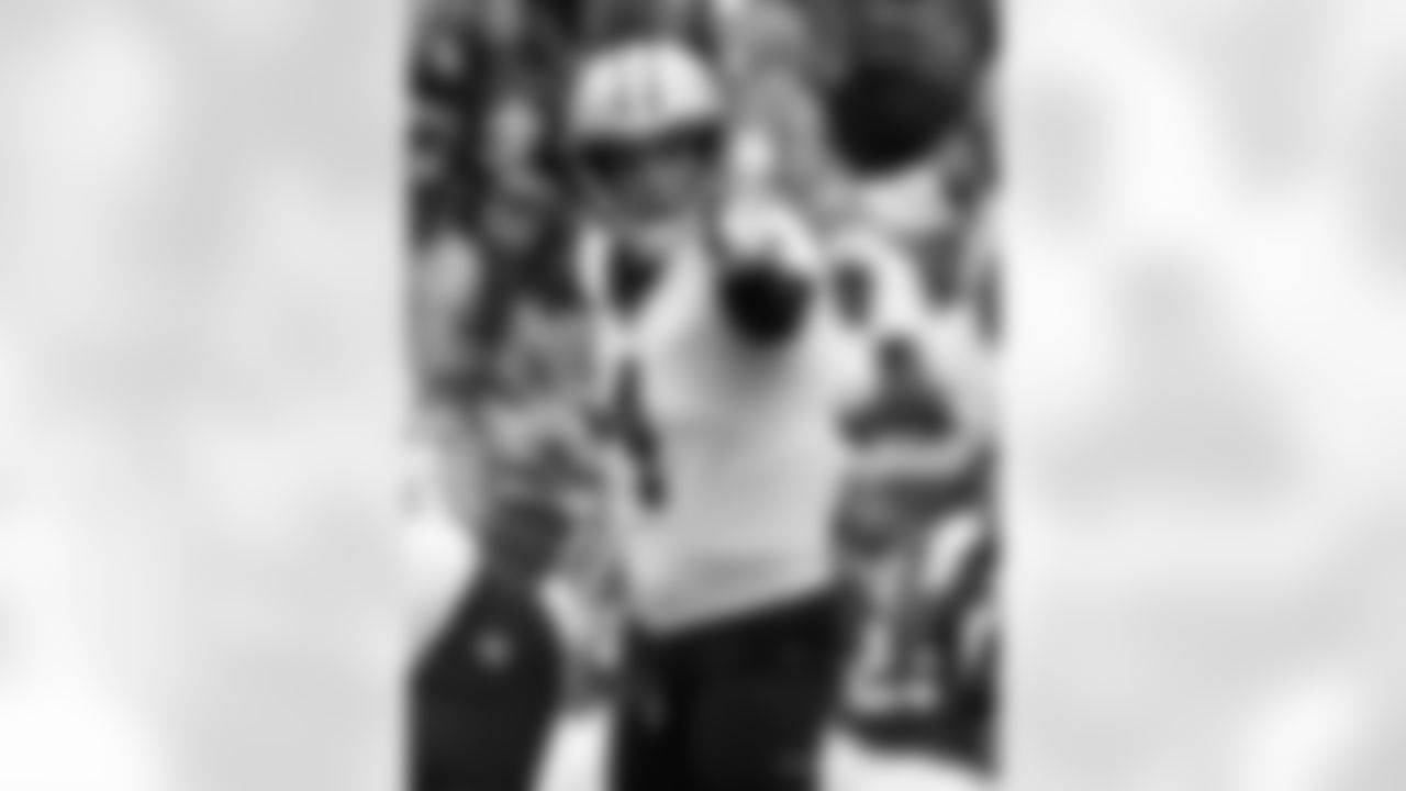 Check out the game action shots from the New Orleans Saints game against the Houston Texans in Week 6 of the 2023 NFL season including quarterback Derek Carr (4).