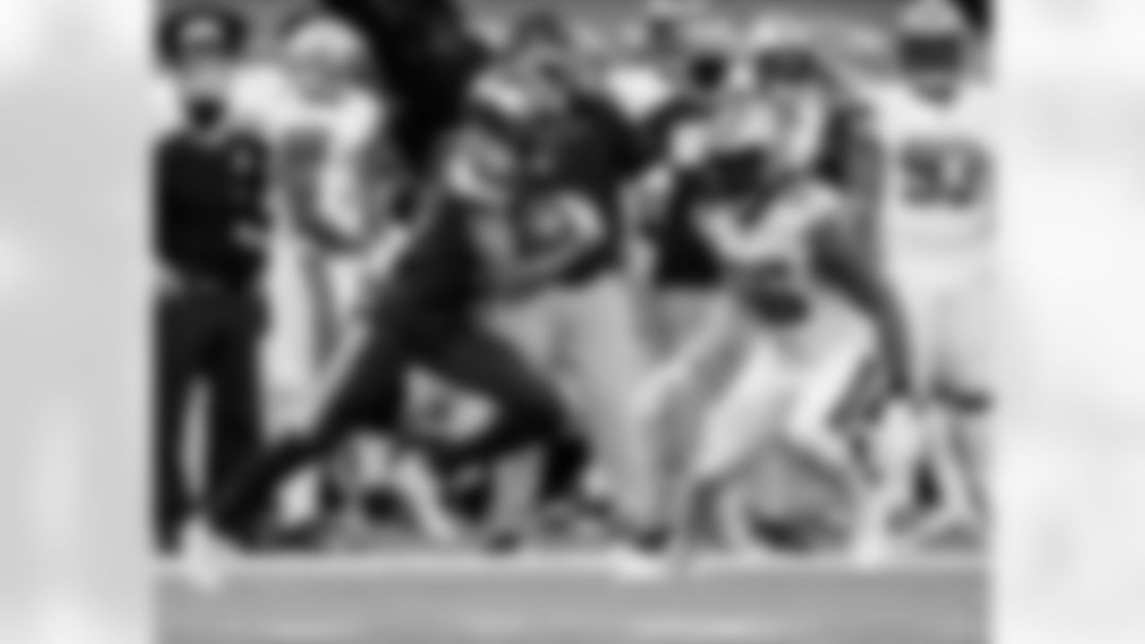 Game action photos from the New Orleans Saints vs. Minnesota Vikings matchup on Christmas Day in Week 16 of the 2020 NFL season.