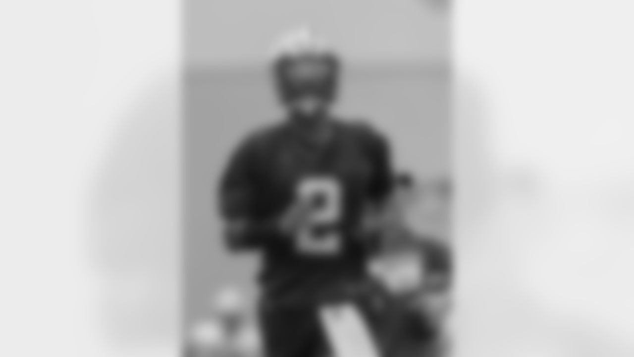 New Orleans Saints quarterback Jameis Winston warms up during the team's 2022 OTA practices on May 26, 2022 at the Ochsner Sports Performance Center.