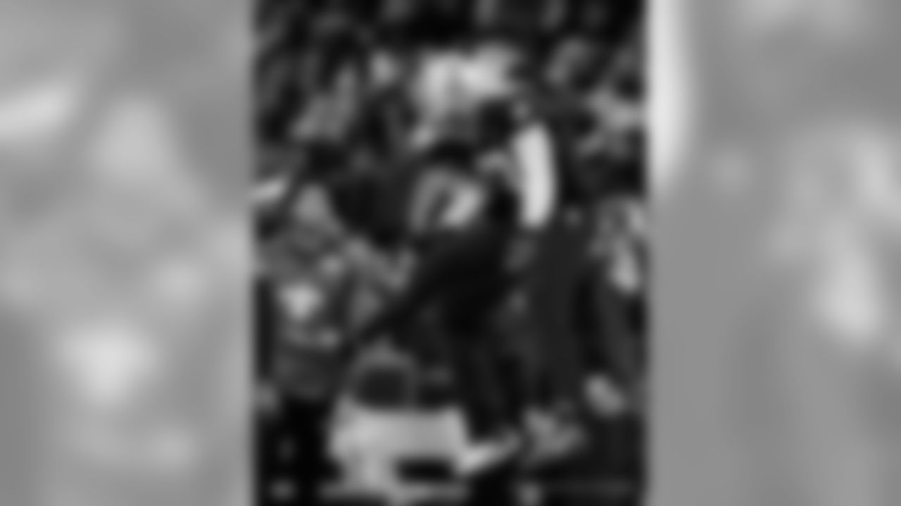 Saints 20 - Eagles 14 (W)
Divisional Game
Michael C. Hebert