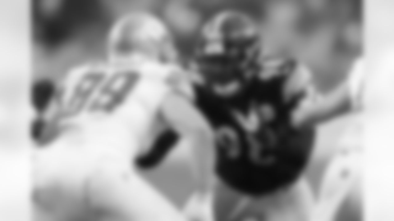 New Orleans Saints announced that they have agreed to terms with free agent defensive end Taco Charlton on Monday, April 4, 2022. Check out Taco in action with the Pittsburgh Steelers and Kansas City Chiefs during his career.