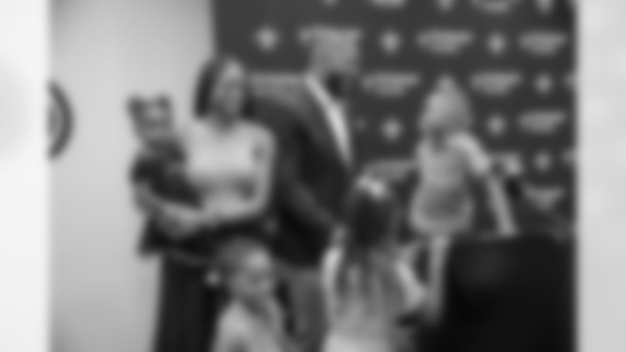Former New Orleans Saints linebacker Craig Robertson announced his official retirement from the NFL on March 11, 2022.