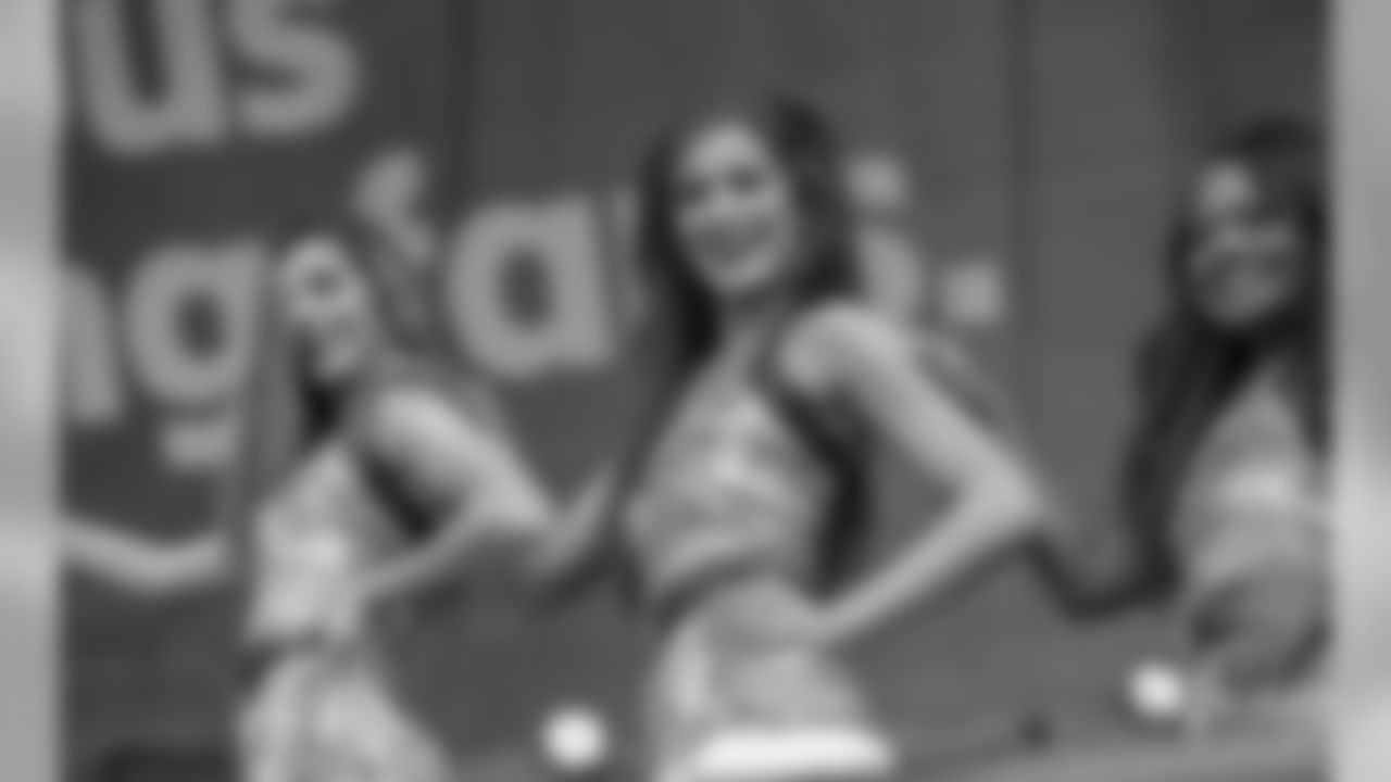 Gallery_Faces_Saintsations_tanya_011819_07