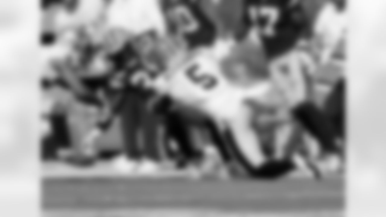 Check out photos of New Orleans Saints linebacker Kwon Alexander in action during the 2021 NFL season.