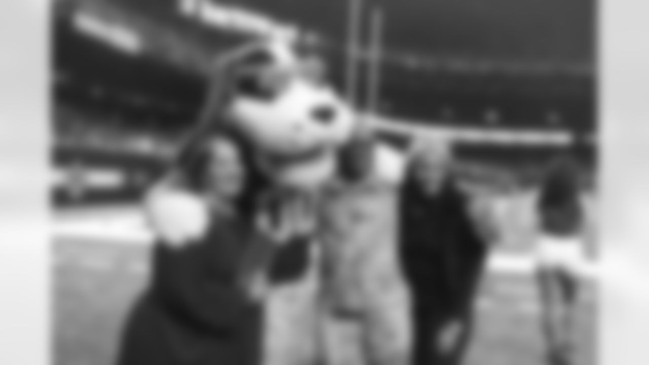 Gallery_WK9_CrownRoyal_110618_07