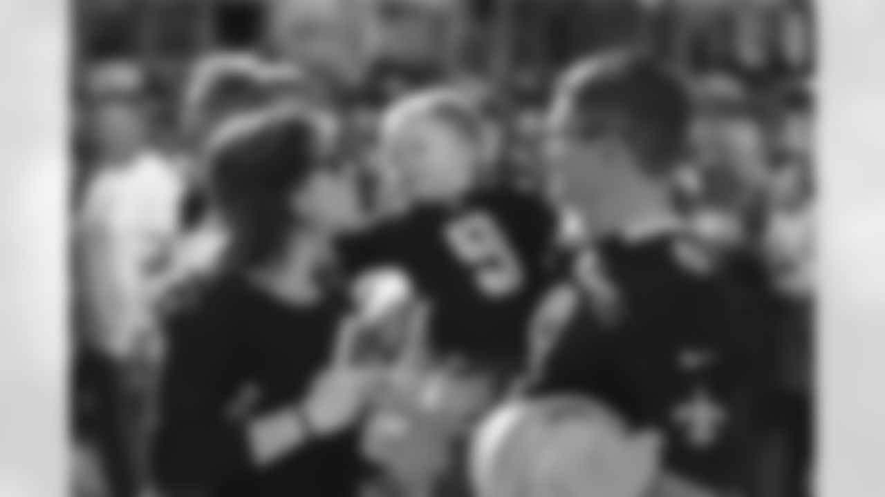Gallery-fans-champions-square-1440-256-_0082