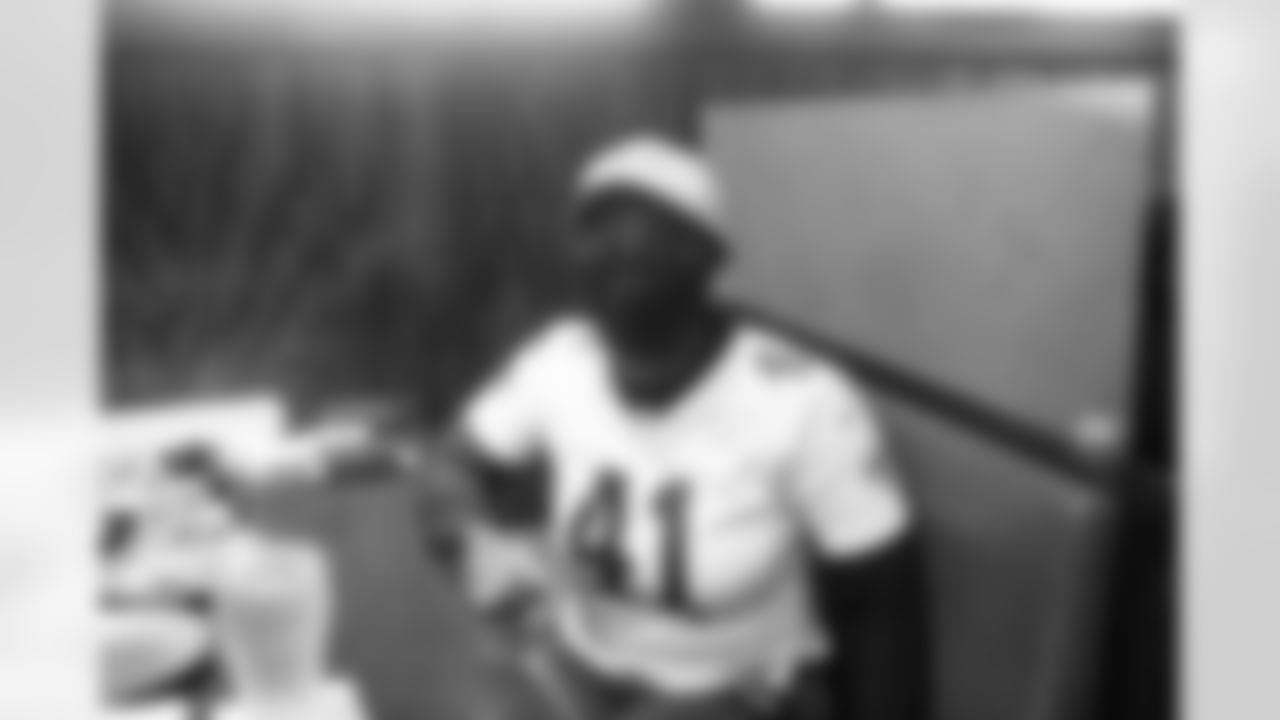See the best moments from New Orleans Saints fans around the city cheering from a safe distance in the Week 13 match-up against the Atlanta Falcons.