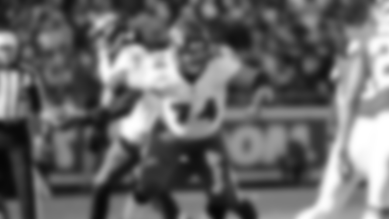 Take a look at the newest addition to the New Orleans Saints roster, offensive linemen James Hurst.