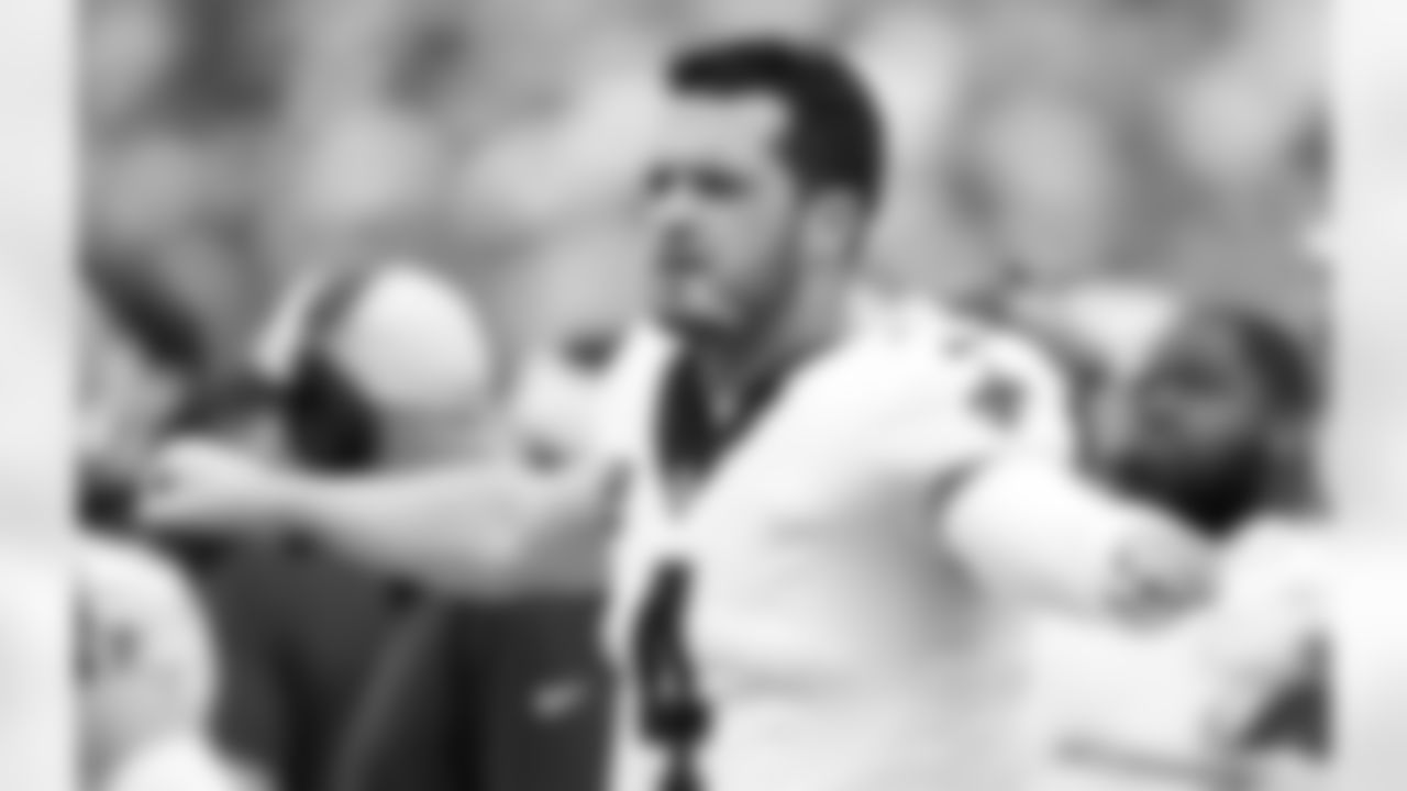 Check out the game action from the New Orleans Saints game against the Green Bay Packers in Week 3 of the 2023 NFL season including quarterback Derek Carr (4).