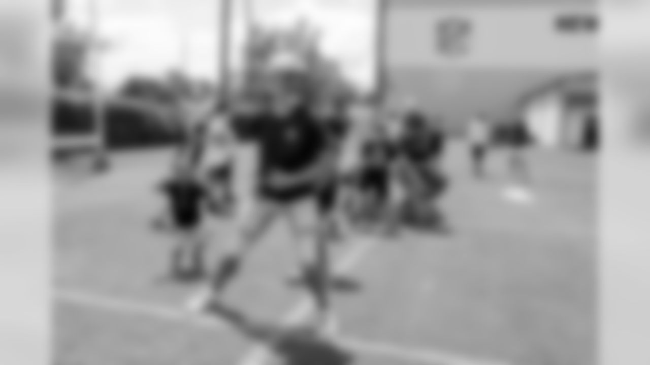 Gallery_TrainingCamp_QBChallenge_08031987