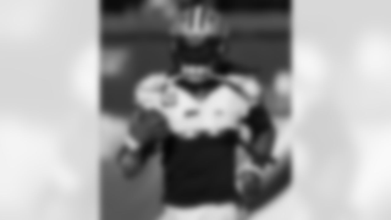 Check out the pregame warmups from the New Orleans Saints ahead of their game against the Philadelphia Eagles in Week 17 of the 2022 NFL season.