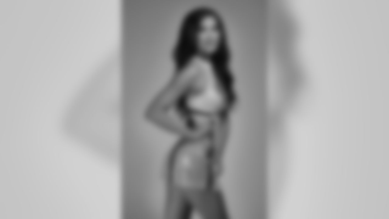 Gallery_Faces_Saintsations_tanya_011819_11