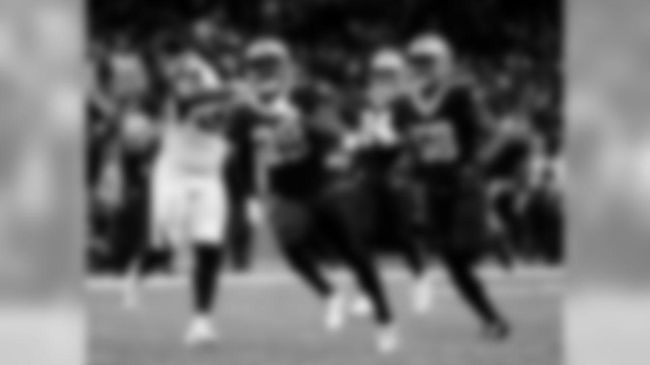 Check out photos of the on-field action between the New Orleans Saints and Atlanta Falcons in Week 10 of the 2019 NFL season.