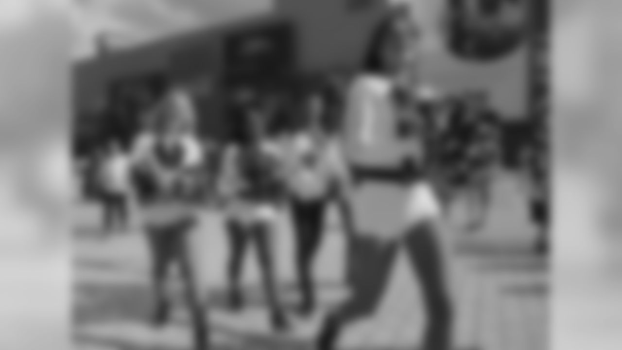 Gallery-Champion-Square-Gameday-2560x1440-20190807_0492