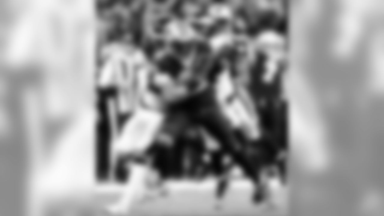 Saints 20 - Eagles 14 (W)
Divisional Game
Michael C. Hebert