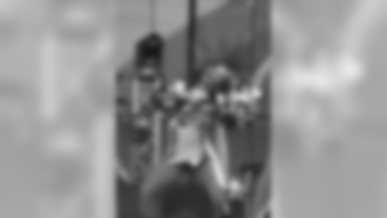 Gallery-fans-champions-square-1440-256-_0281
