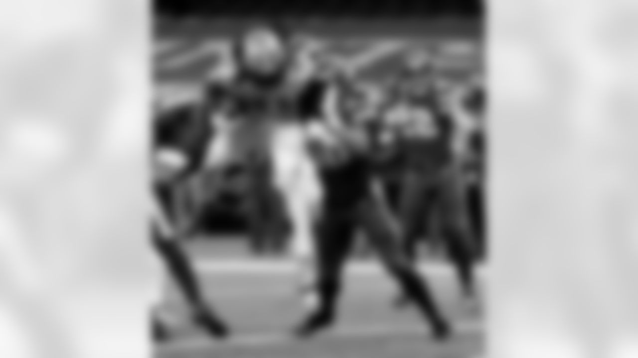 Game action photos from the New Orleans Saints vs. Minnesota Vikings matchup on Christmas Day in Week 16 of the 2020 NFL season.