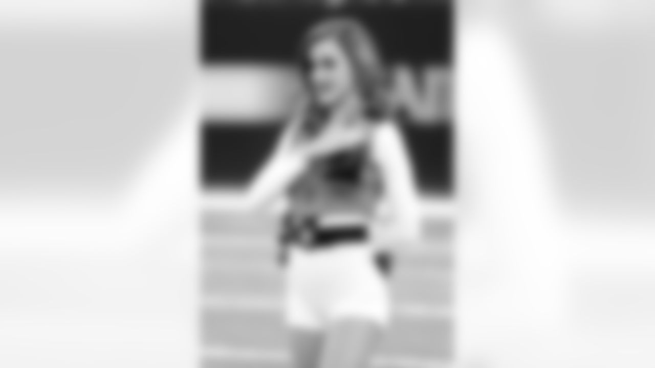 Gallery_Faces_Saintsations_SarahB_011819_09