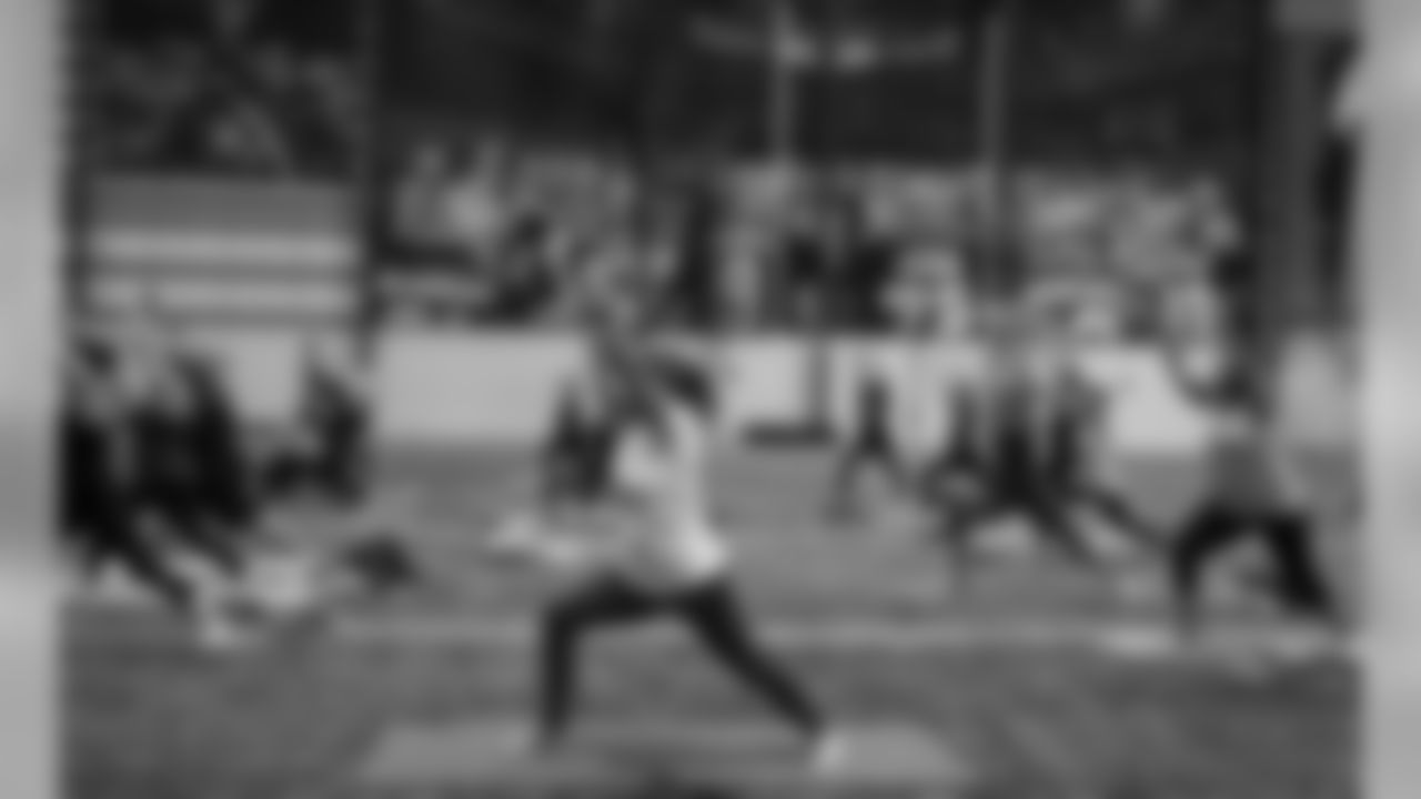 Gallery_GamedayYoga_10081901