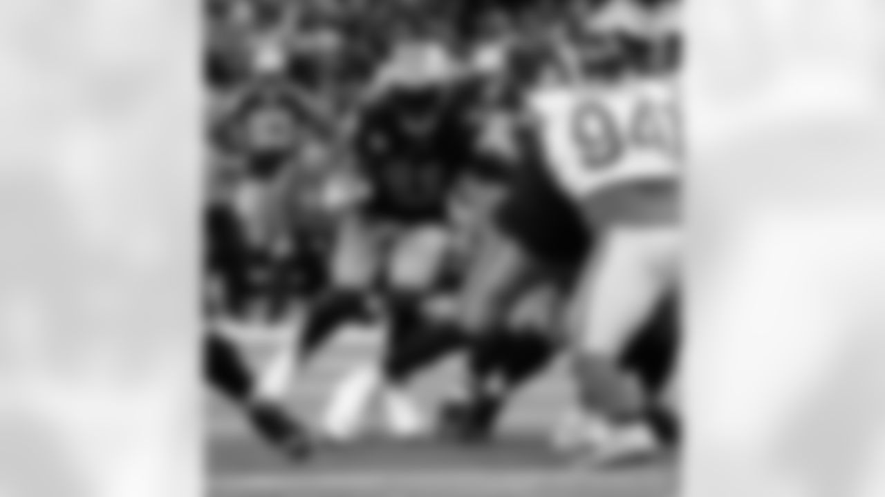 New Orleans Saints players in action during their 2022 Week 11 game against the Los Angeles Rams.
