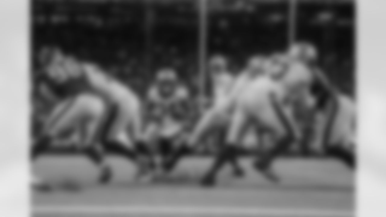 New Orleans Saints running back Tony Jones Jr. in action during the 2022 Preseason Week 1 game against the Houston Texans.