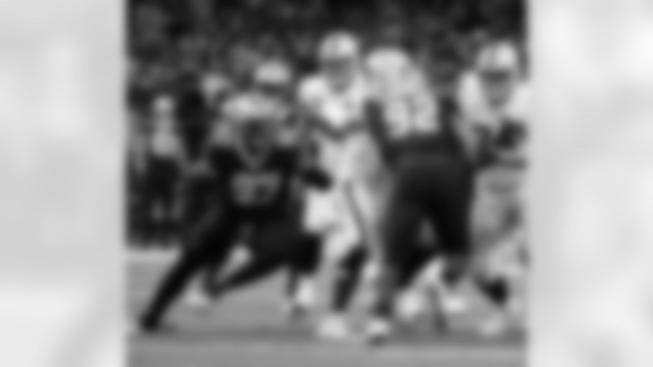 New Orleans Saints defensive linemen Malcolm Roach and Marcus Davenport in action during their 2022 Week 8 game against the Las Vegas Raiders.
