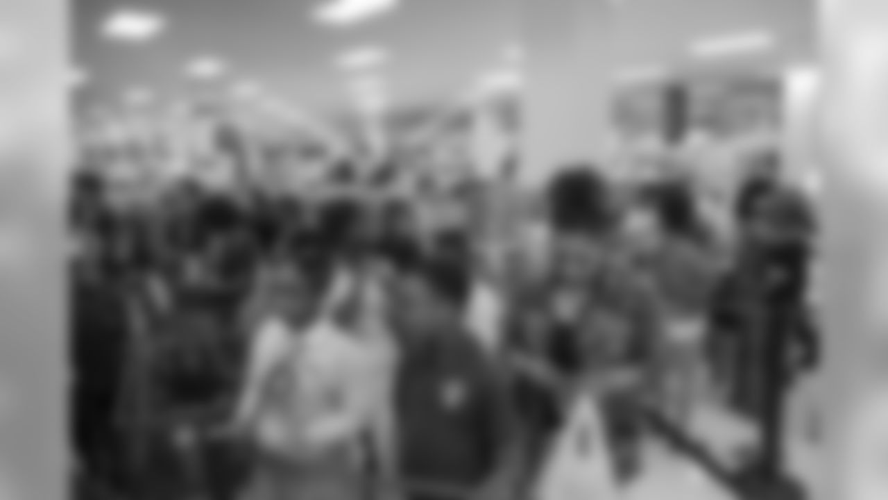 Gallery_BackPackGiveAway_CamJordan_TArmstead_08201901