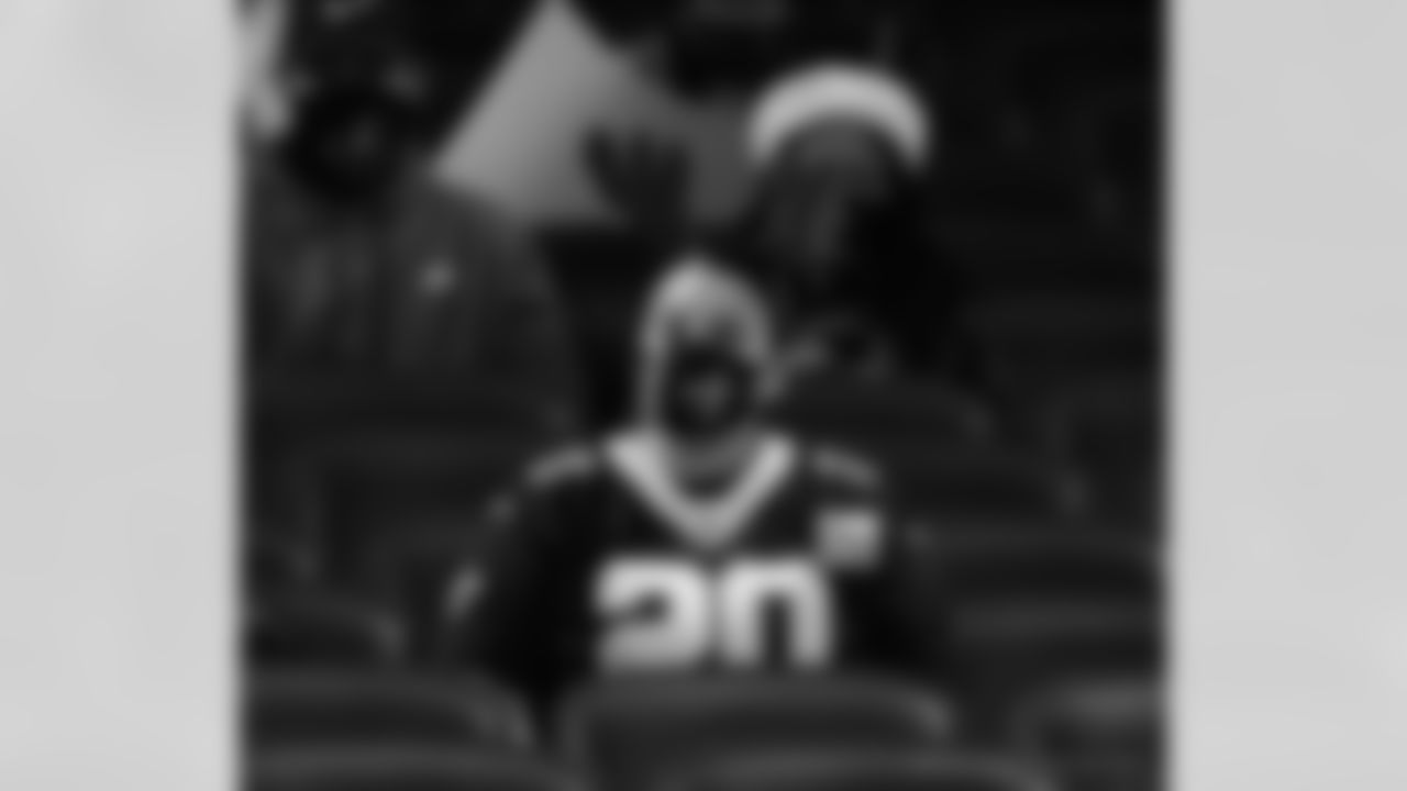 See the best moments from New Orleans Saints fans cheering from a safe distance in the Week 16 match-up against the Minnesota Vikings.