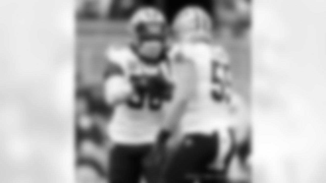 New Orleans Saints players in action during their 2022 Week 10 game against the Pittsburgh Steelers.