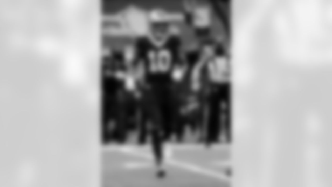 Game action photos from the New Orleans Saints vs. Los Angeles Chargers matchup in Week 5 of the 2020 NFL season.