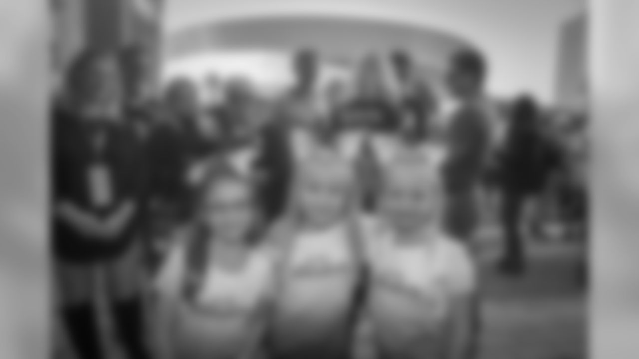 Gallery-fans-champions-square-1440-256-_0404