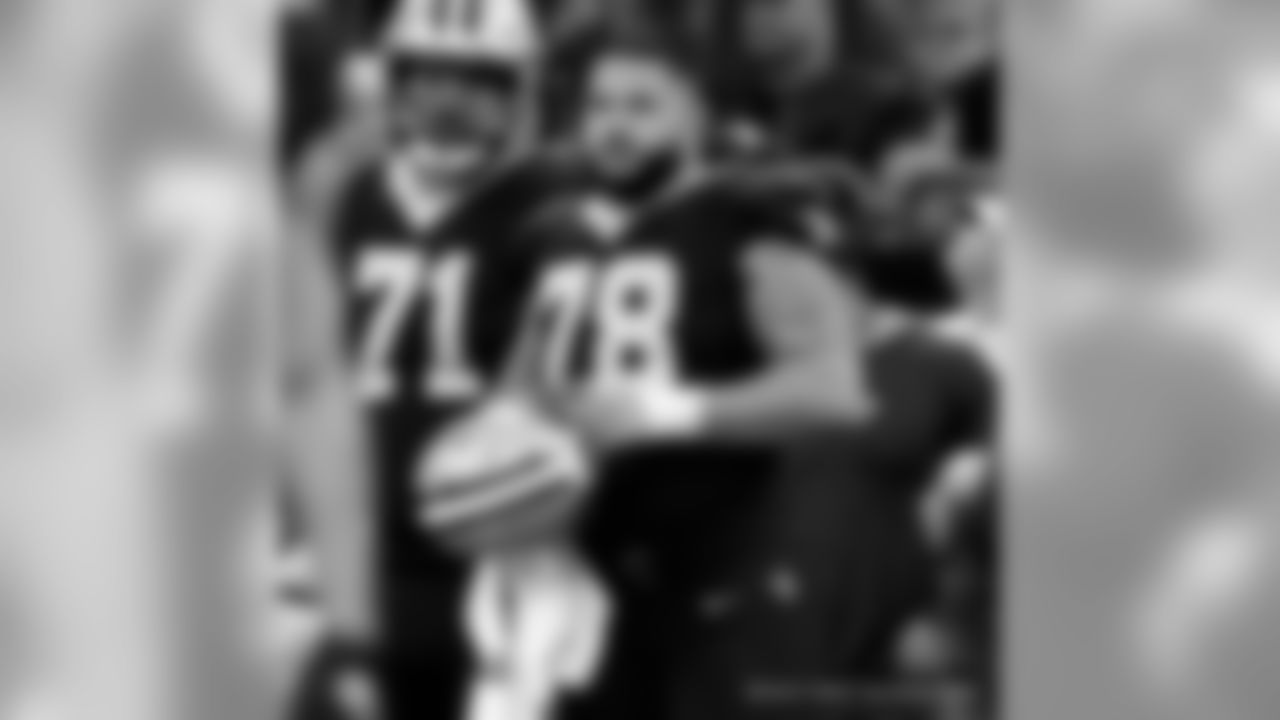 Check out photos of the on-field action between the New Orleans Saints and Arizona Cardinals in Week 8 of the 2019 NFL season.