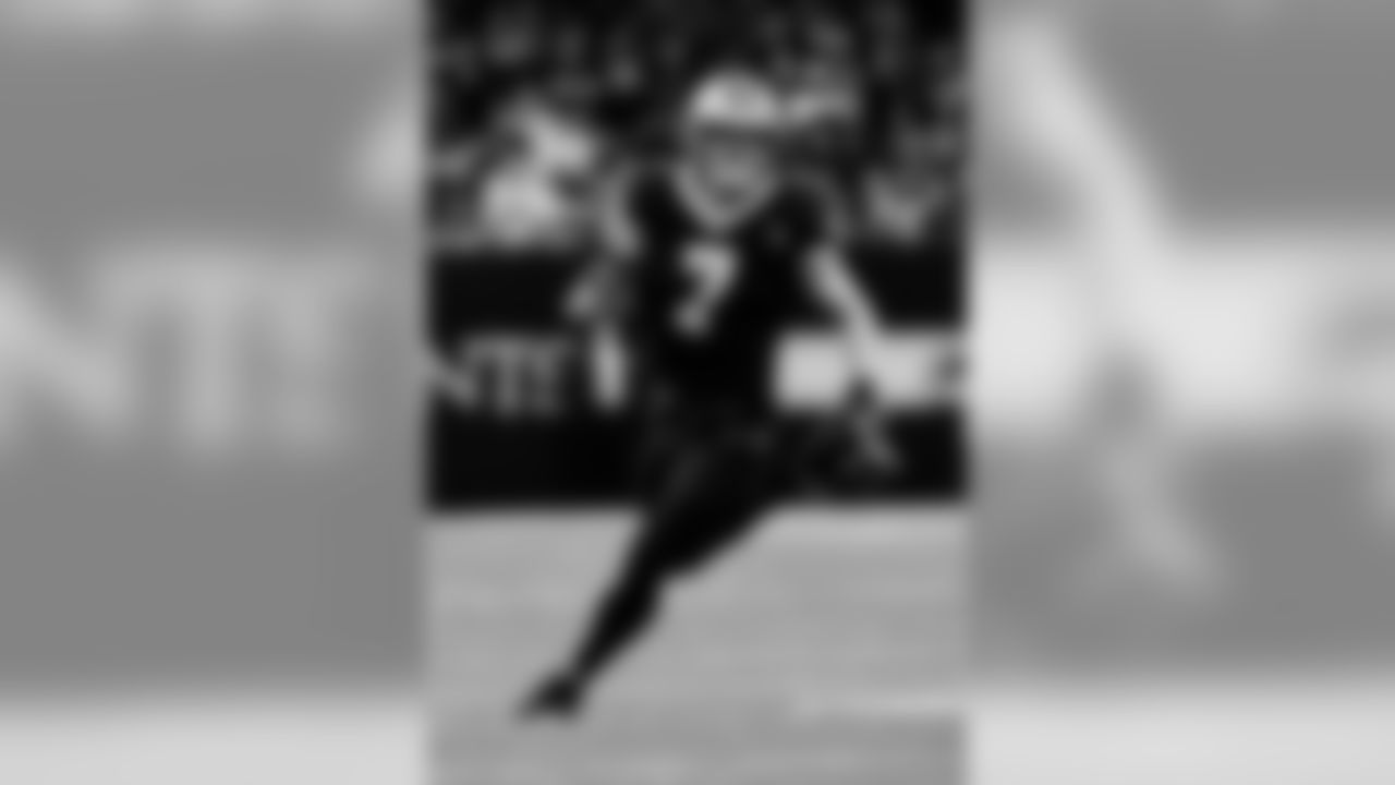 Saints 20 - Eagles 14 (W)
Divisional Game
Michael C. Hebert