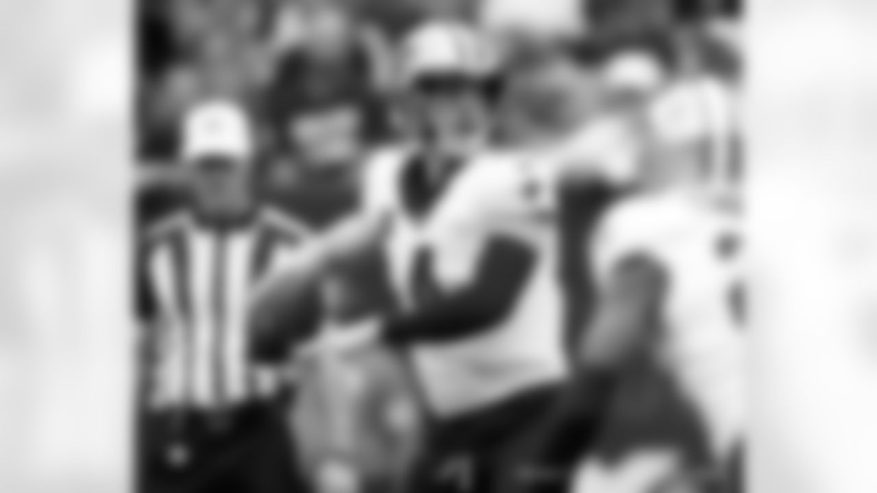 Check out the game action shots from the New Orleans Saints game against the Houston Texans in Week 6 of the 2023 NFL season including quarterback Derek Carr (4).
