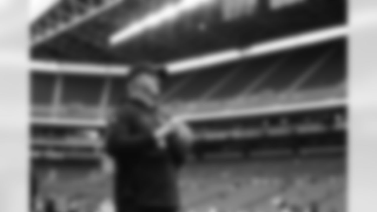New Orleans Saints players and coaches prepare to take on the Seattle Seahawks in Week 7 of the 2021 NFL season.