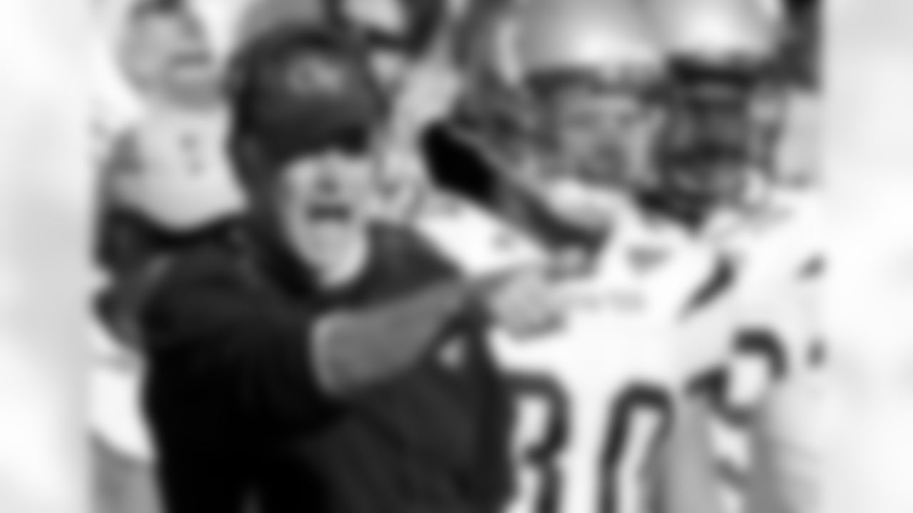 The New Orleans Saints hire Todd Grantham as defensive line coach for the 2023 season.