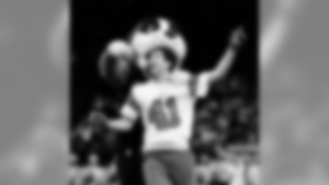 Saints 20 - Eagles 14 (W)
Divisional Game
Michael C. Hebert