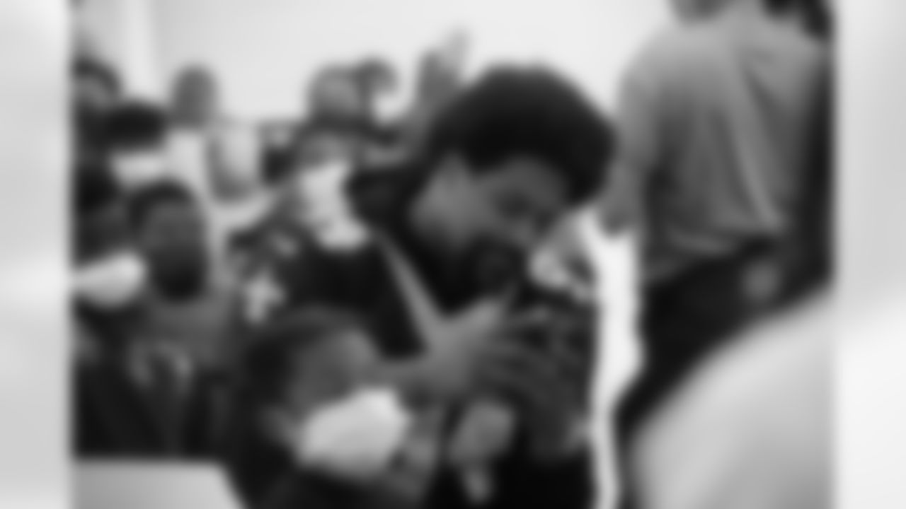 Gallery-Cam-Jordan-saints-literacy-visit-091322-0011